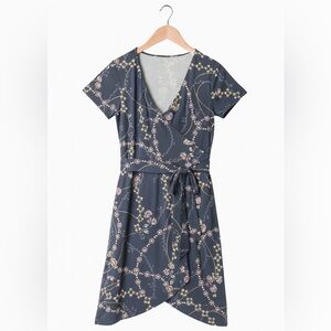 Loft Women’s Size Medium Flower Chain Knit Wrap Dress Soft and Comfortable.